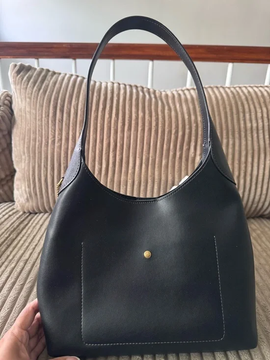 *SOLD*Coach Brooklyn 28 Black Leather Shoulder Hobo with Gold Logo - Picture 3 of 7